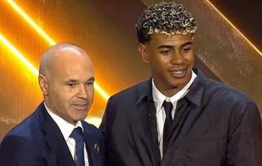 支持河南队，一河南球迷从航体骑三轮车前往足协杯决赛地苏州