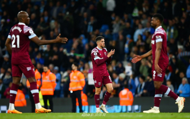 詹姆斯关键三分绝杀比赛