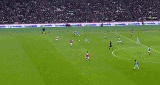 大连梭鱼湾足球场本赛季中超联赛观众总人数达874...