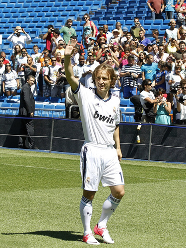 德拉富恩特：赢球是最难的，这种提醒时不时来一下也不是坏事