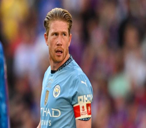 传记作者：莱万年少时常因身材自卑；他与渣叔的关系起初不好